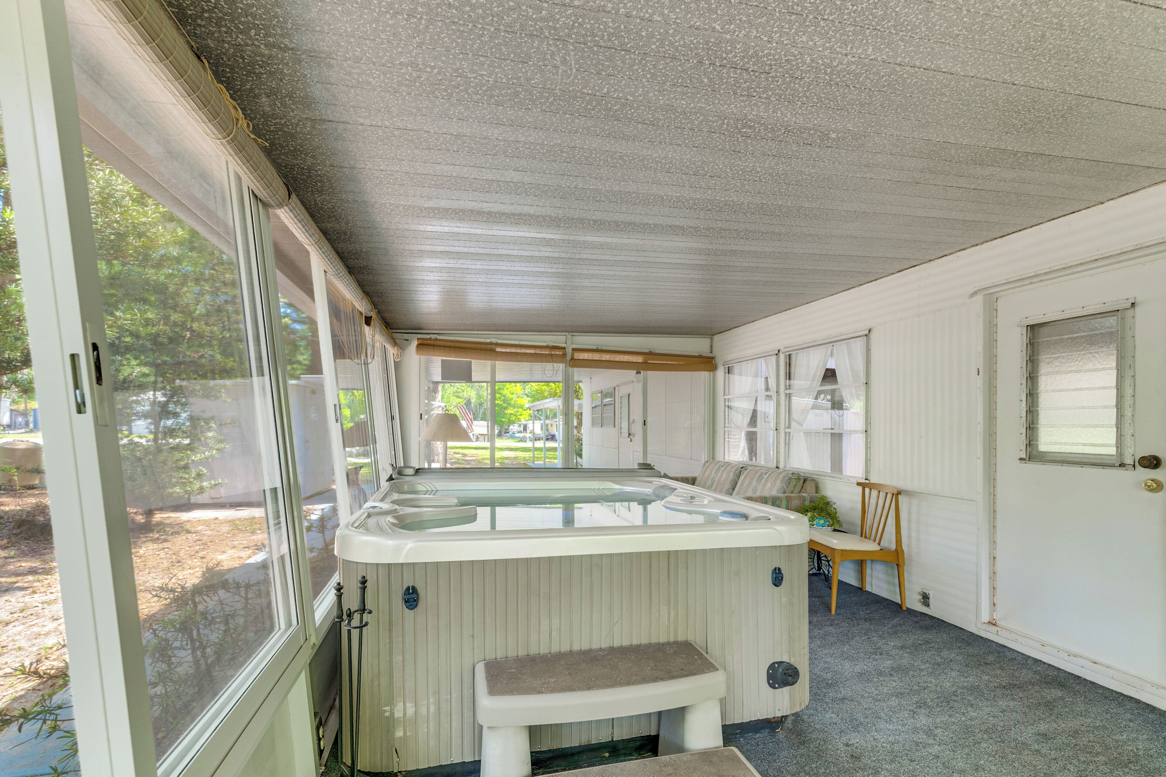 Indoor spa tub