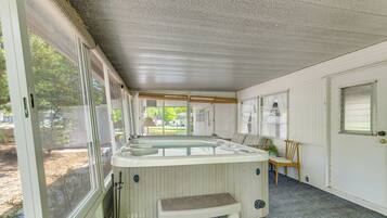 Indoor spa tub