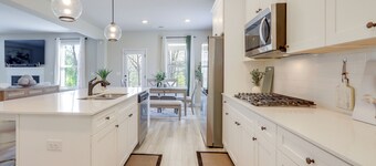 Race Days & Family Fun! Spacious Locust Grove Home