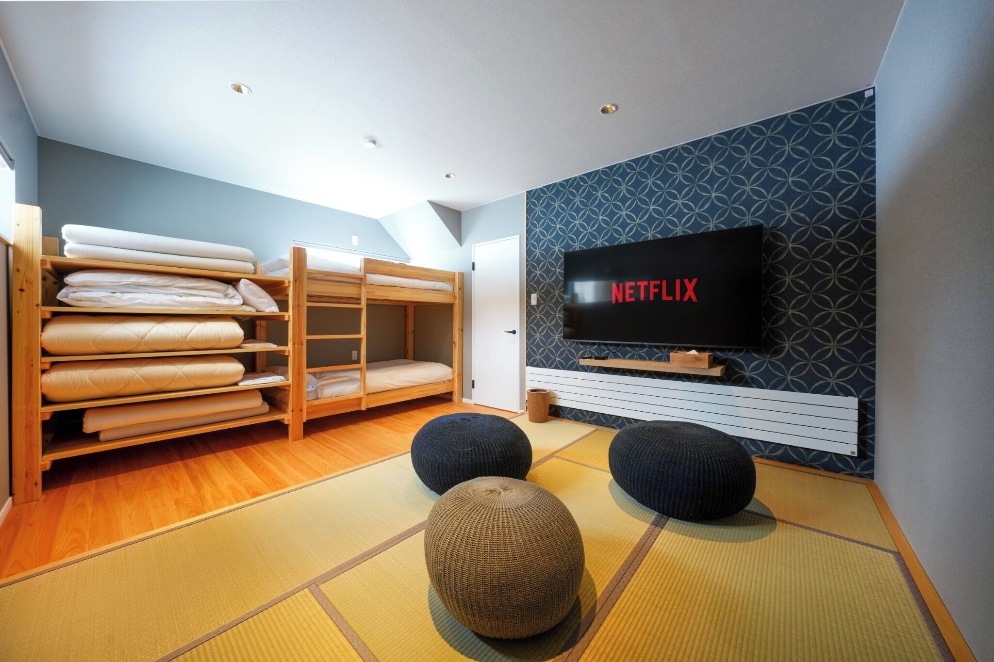3 slaapkamers, een strijkplank/strijkijzer, gratis wifi, beddengoed