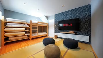 3 slaapkamers, een strijkplank/strijkijzer, gratis wifi, beddengoed