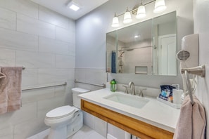 Bathroom - ADA Friendly! Convenient Family Home in Pensacola (Pensacola)