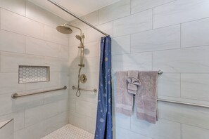 Hair dryer, towels - ADA Friendly! Convenient Family Home in Pensacola (Pensacola)