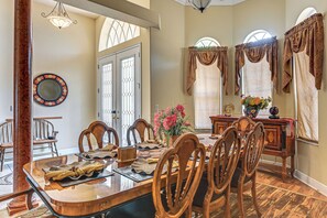 Dining - Pool & Lanai! Sophisticated Spring Hill Stay (Spring Hill)