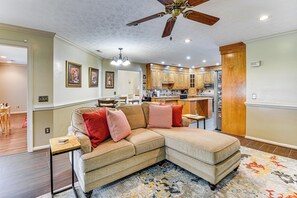 Living area - 5 Mi to Coliseum! Spacious Home in Hampton Roads (Hampton)