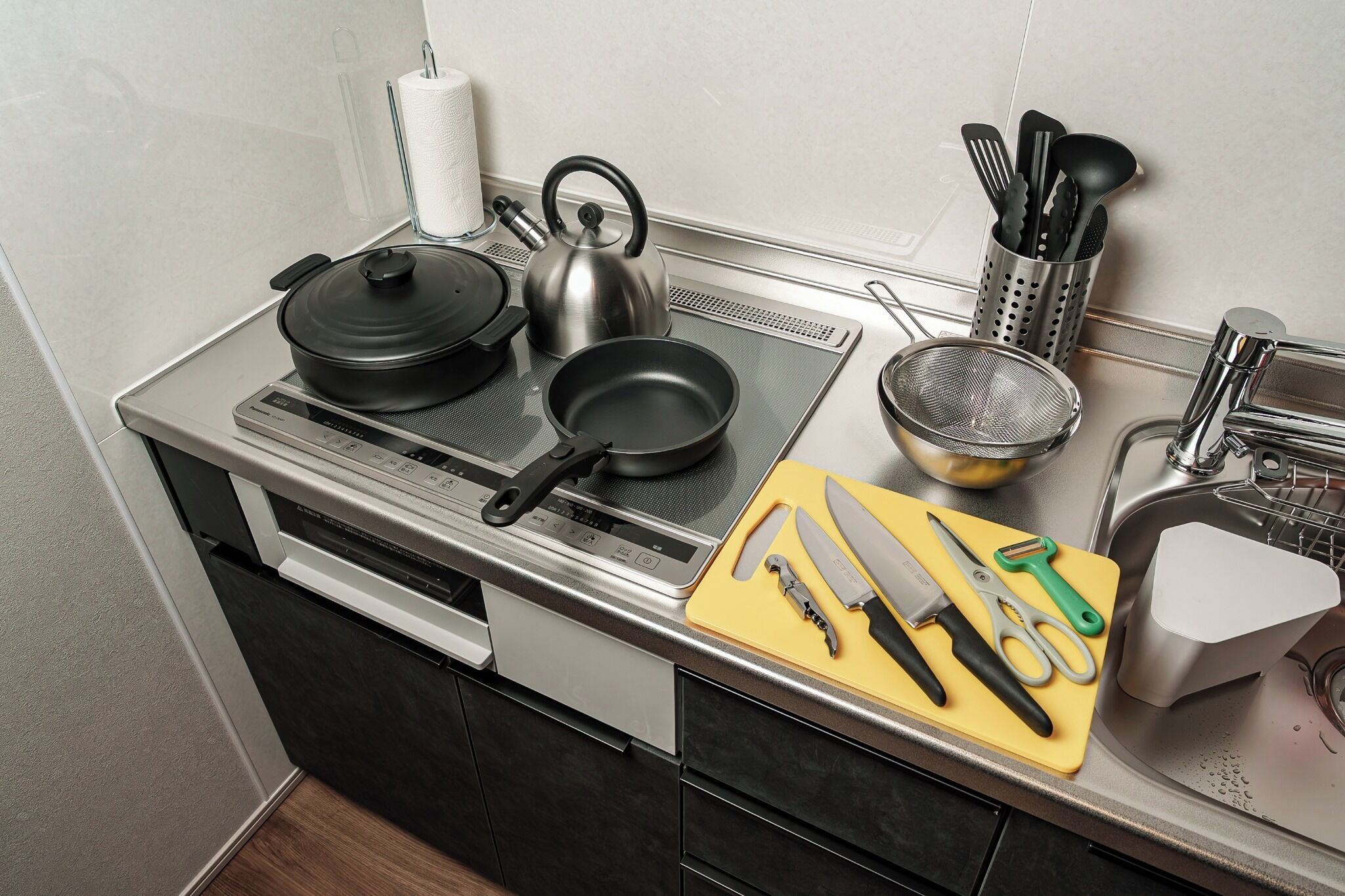 Fridge, microwave, stovetop, cookware/dishes/utensils