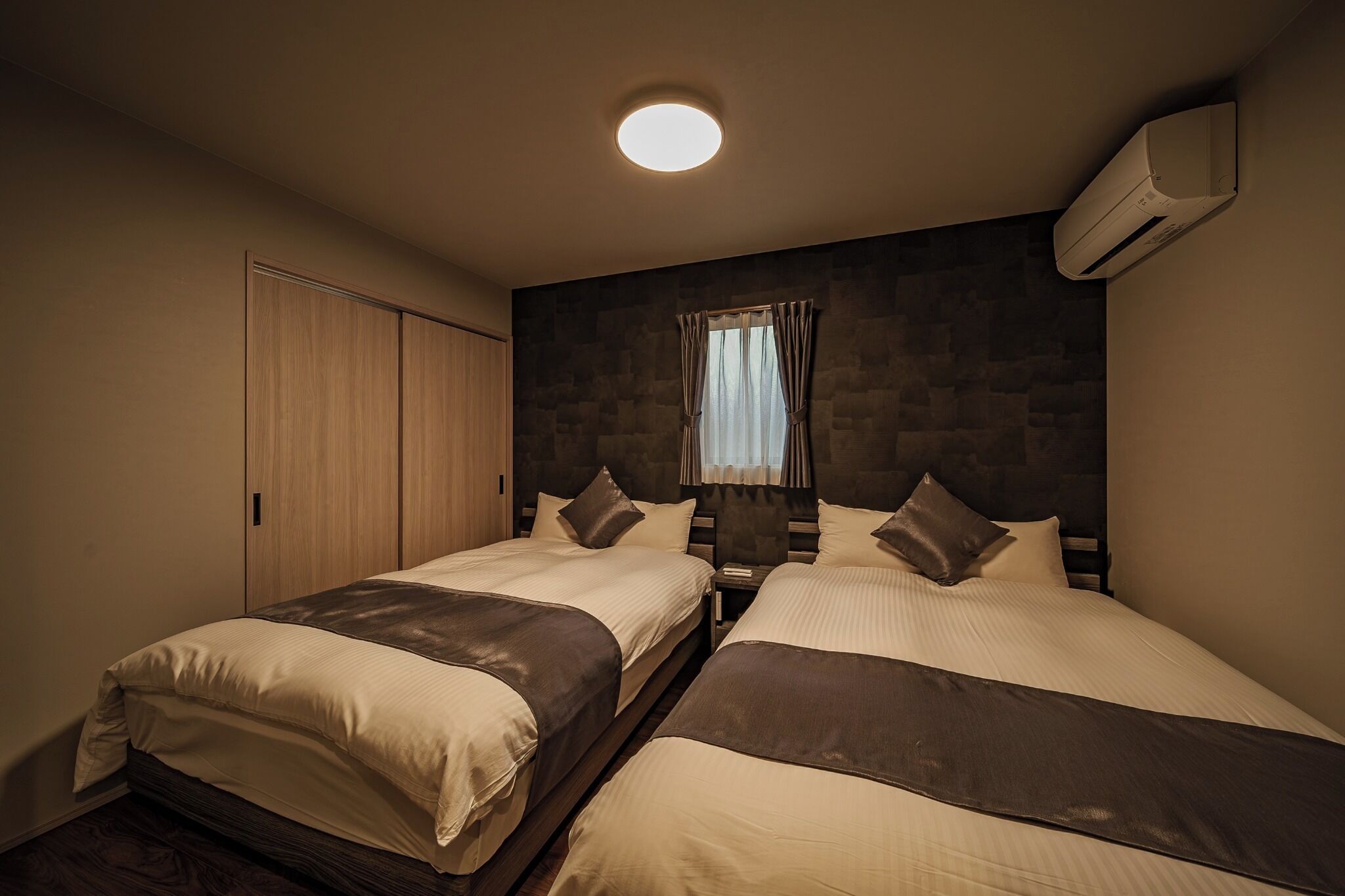 Free WiFi, bed sheets