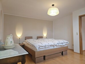 Room - The View. Great vacation apartment with a view, Ammersee region (Landsberg am Lech)