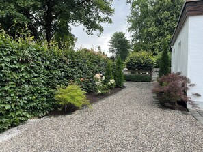 Property grounds - The View. Great vacation apartment with a view, Ammersee region (Landsberg am Lech)