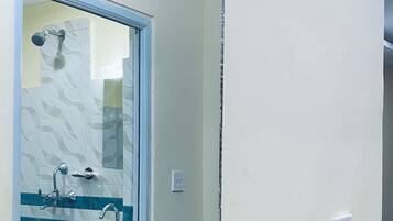 Tremannsrom – deluxe, byutsikt | Bad