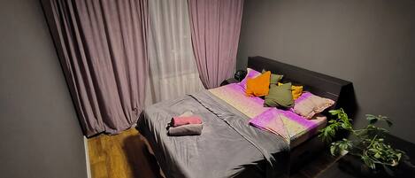 Iron/ironing board, WiFi, bed sheets