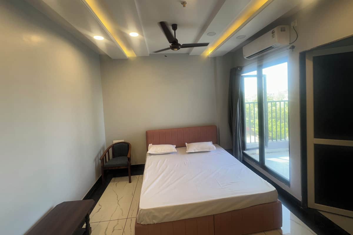 Deluxe Room, Balcony, City View