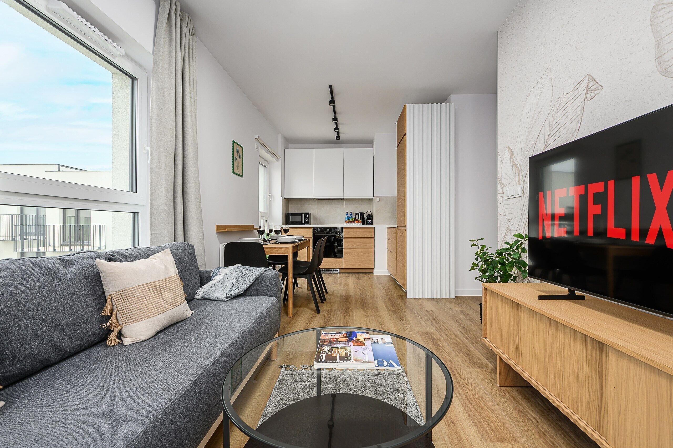 Superior-Apartment, Balkon, Blick auf den Innenhof | Wohnbereich