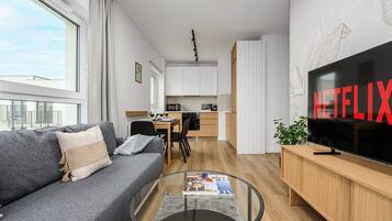 Superior-Apartment, Balkon, Blick auf den Innenhof | Wohnbereich