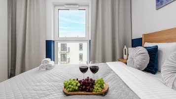 Superior-Apartment, Balkon, Blick auf den Innenhof