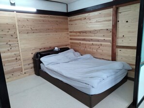 2 bedrooms, desk, free WiFi, bed sheets