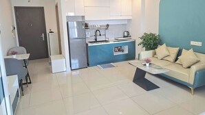 A modern apartment with a kitchenette, a dining area, and a living room with a sofa and a coffee table. - Way home studio sunrise city view (Thành phố Hồ Chí Minh)