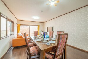 Dining - Naramachi area near hot springs 17minute walk f / Beijing-cho, Nara City Nara (Beijing-cho, Nara City)