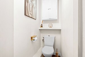 City Studio, 1 Queen Bed, Non Smoking, Courtyard View | Bathroom - Studio Champs-Élysées Arc Retreat (Paris)