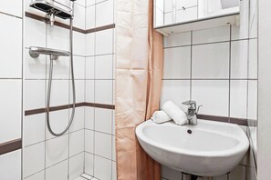 City Studio, 1 Queen Bed, Non Smoking, Courtyard View | Bathroom - Studio Champs-Élysées Arc Retreat (Paris)