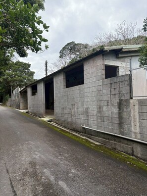 Property grounds - 2 A private room in Nakijin Village just a 16mi / Kunigami District Okinawa (Kunigami District)