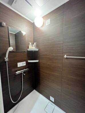 Hair dryer, towels