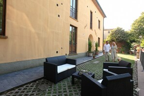 Terrace/patio - Leccio, bright apartment with view over the valley and with swimming pool (Sassetta (LI))