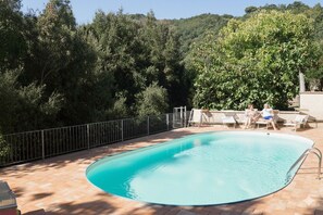 Pool - Leccio, bright apartment with view over the valley and with swimming pool (Sassetta (LI))
