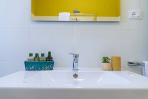 Dusche, Bidet, Shampoo