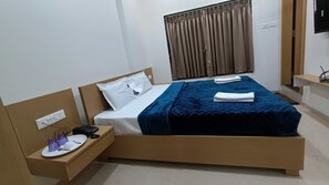 1 bedroom, WiFi - Lovely 1-bedroom hotel with AC in charming Nashik (Nashik)