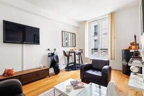 City Apartment, 1 Queen Bed, Non Smoking, City View | Interior - 1BR Saint-Germain-des-Prés Seine Escape (Paris)