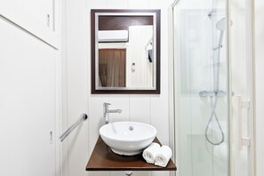 City Apartment, 1 Queen Bed, Non Smoking, City View | Bathroom - 1BR Saint-Germain-des-Prés Seine Escape (Paris)