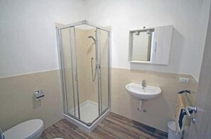 Shower, towels - Villa Artemis apartment 3 (Capoliveri isola d'Elba)