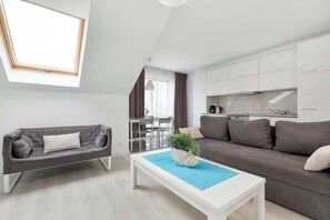 TV, offices - Spacious Apartment | 2 Bedrooms, Balcony, Parking (Łeba)
