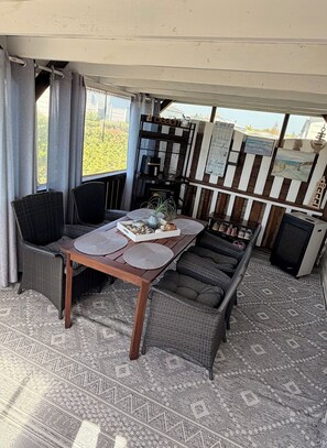 Dining - 4 person chalet at 5* Resort Julianahoeve (Renesse)