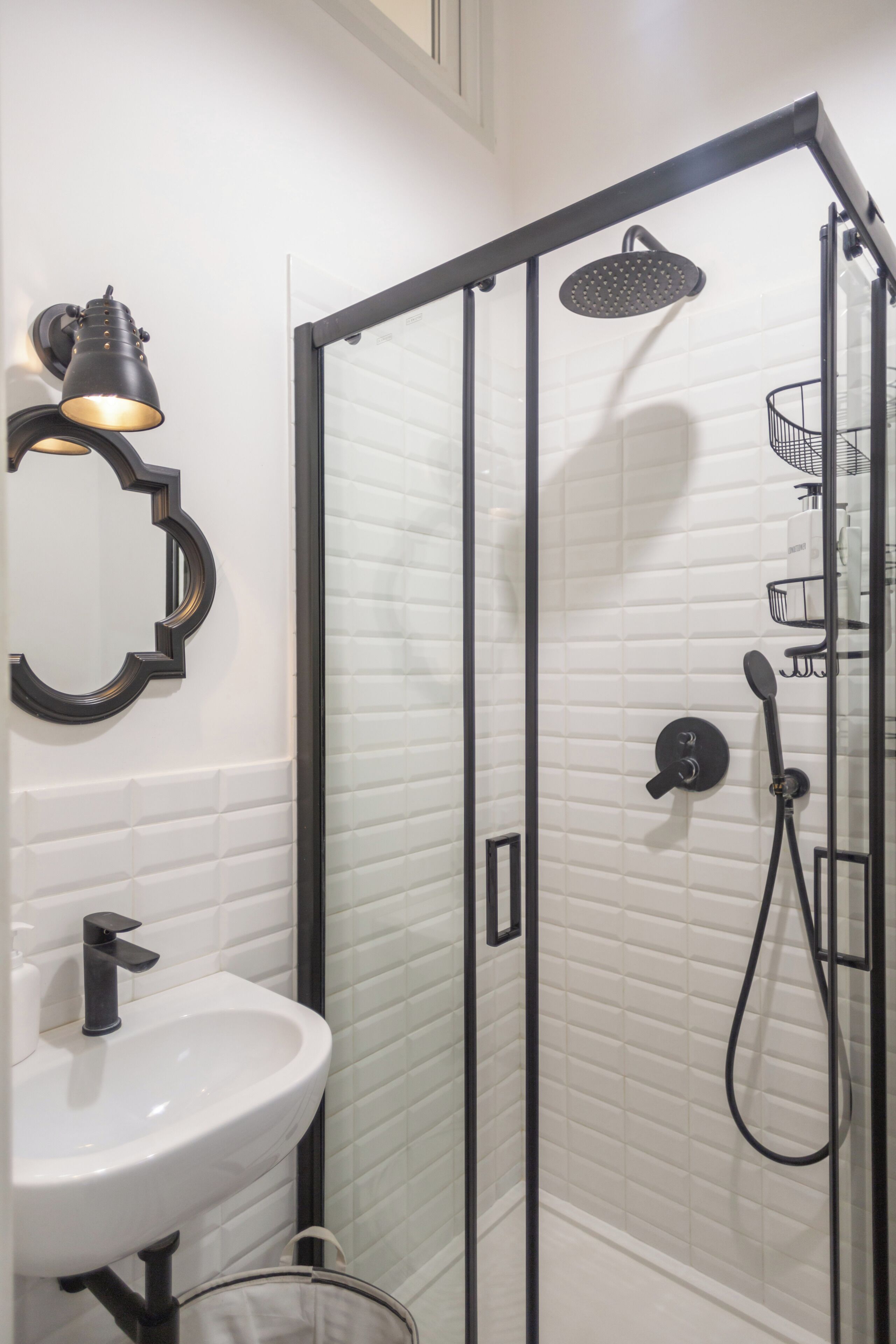 Ducha, secador de pelo, bidet, toallas