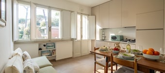 Cozy 60 sqm apartment, able to accommodate up to 4 people, located on the first floor of a building with no lift. The property is located in one of the quietest and greenest areas of Tirrenia, just 1 km from the beach. The center of Pisa is only 17 km aw