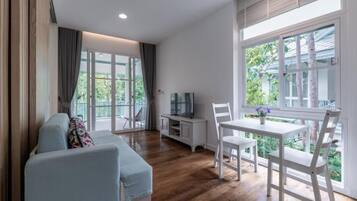 Villa Deluxe, vue jardin | Coin séjour