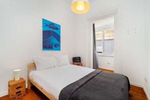 Iron/ironing board, WiFi, bed sheets - Discover Lisbon from São Vicente Base (Lisbon)