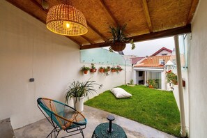 Terrace/patio - Douro Prestige Studio w/ Private Sunny Backyard (Porto)