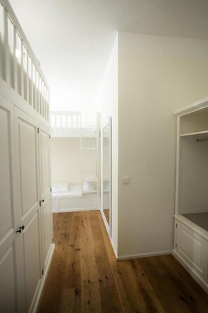 Family Suite | Hypo-allergenic bedding, free WiFi, bed sheets