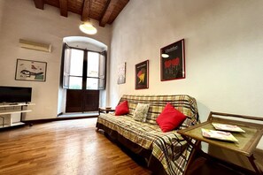 Living area - Vintage Flat - Elegance and Charm in the Heart of Cagliari (Cagliari)