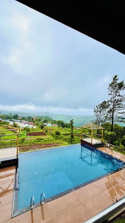 Outdoor pool. Grand Valley Resort