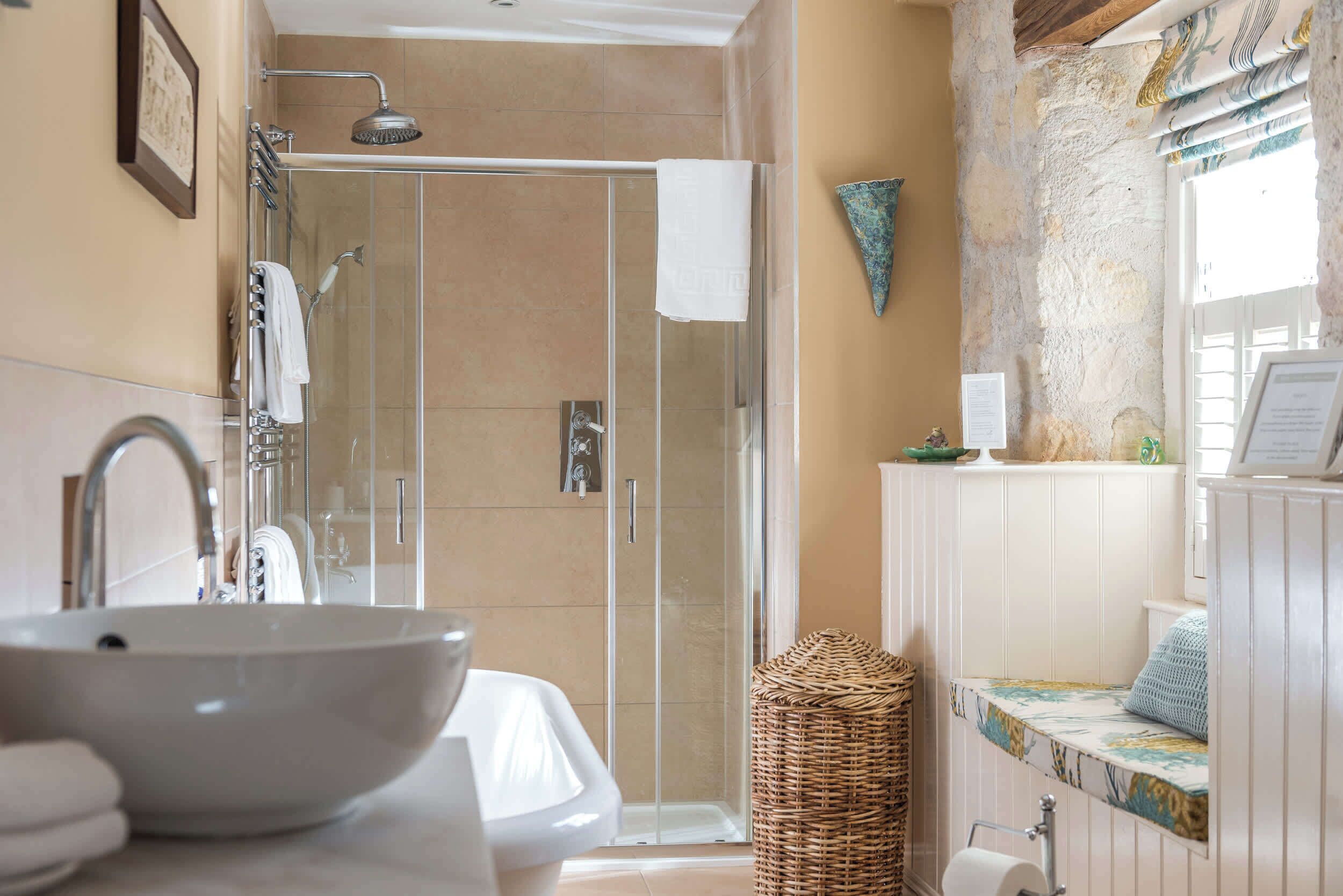 Shower, hair dryer, towels, shampoo