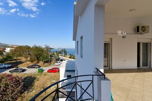 Property grounds - Beach Apartment M (Nea Karvali)