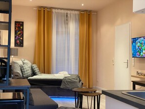 Interior - Apartment Sleeps 3 With Parking and Garden (Koblenz)