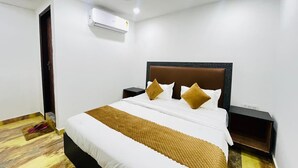 Deluxe-dobbeltværelse - balkon - byudsigt | Egyptiske bomuldslagner, premium-sengetøj, skrivebord