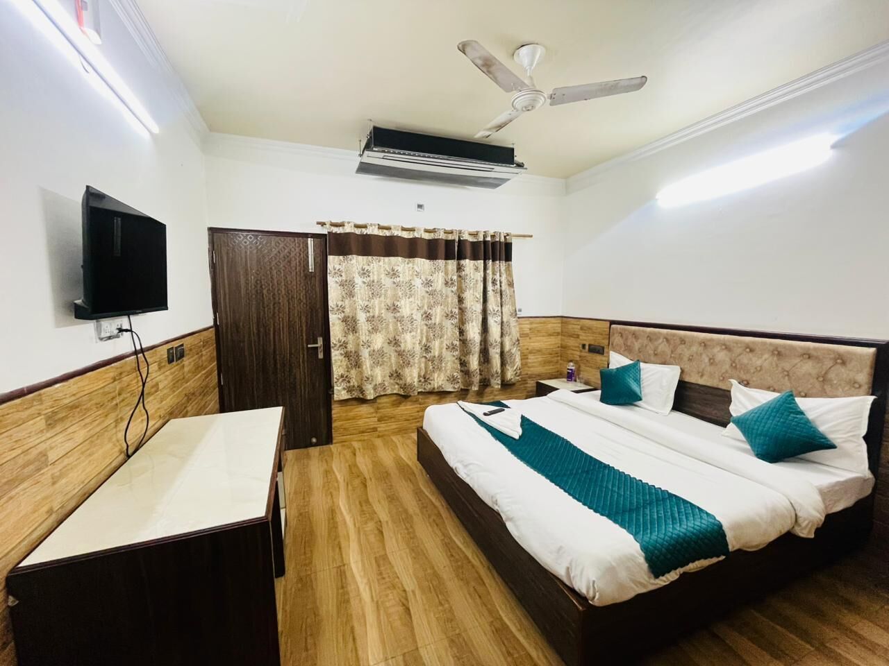 Deluxe dubbelrum - balkong - utsikt mot staden