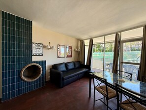 TV - 2 bedroom flat with terrace next to the beach in Lloret de Mar (Lloret de Mar)
