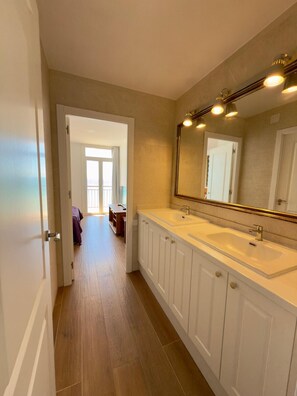 Interior - Cunit Apartment with sea view and balcony (Cunit)